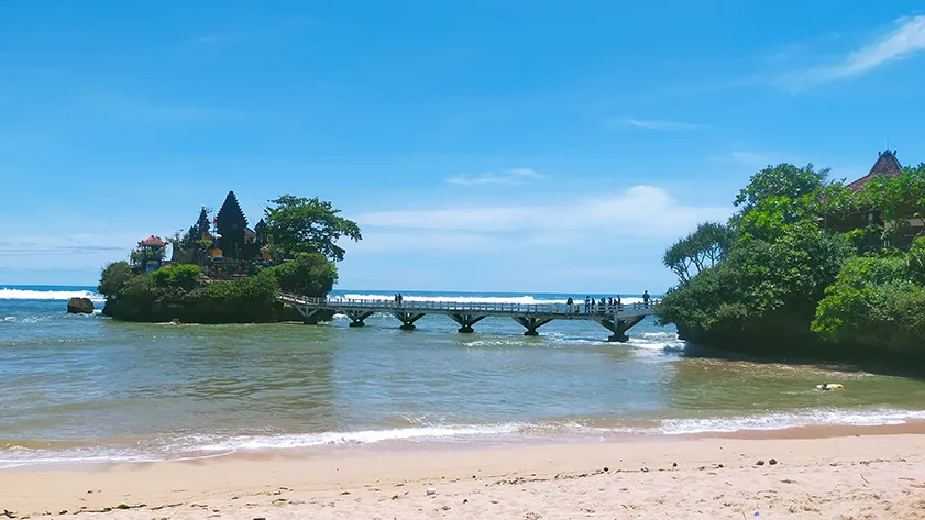 Pantai Balekambang