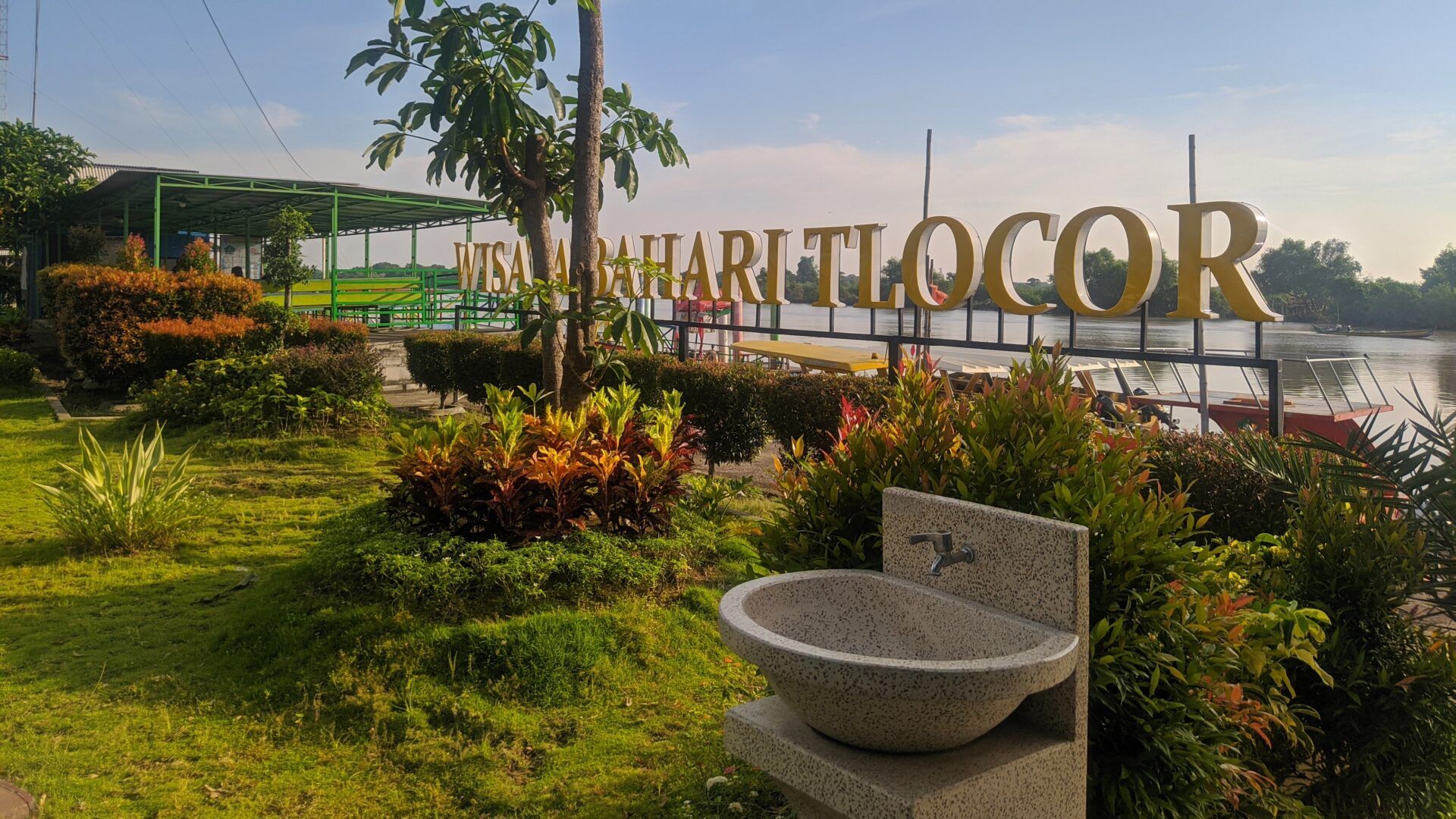 Wisata Bahari Tlocor